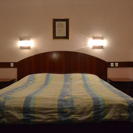 Hotel Mimoza Kumanovo Kültér fotó