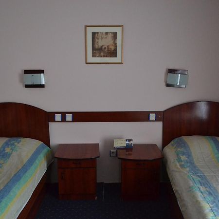 Hotel Mimoza Kumanovo Kültér fotó