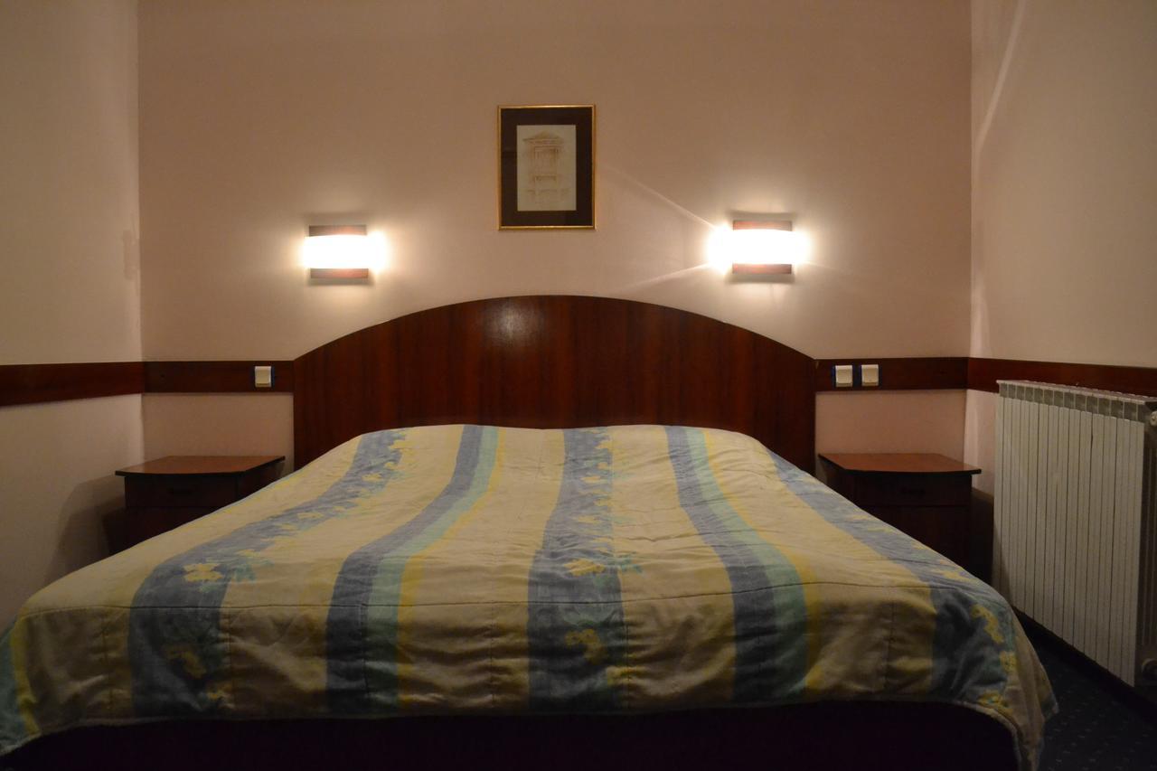Hotel Mimoza Kumanovo Kültér fotó