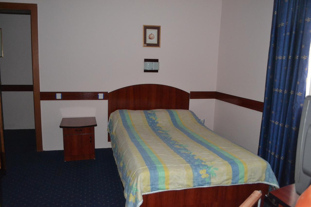 Hotel Mimoza Kumanovo Kültér fotó