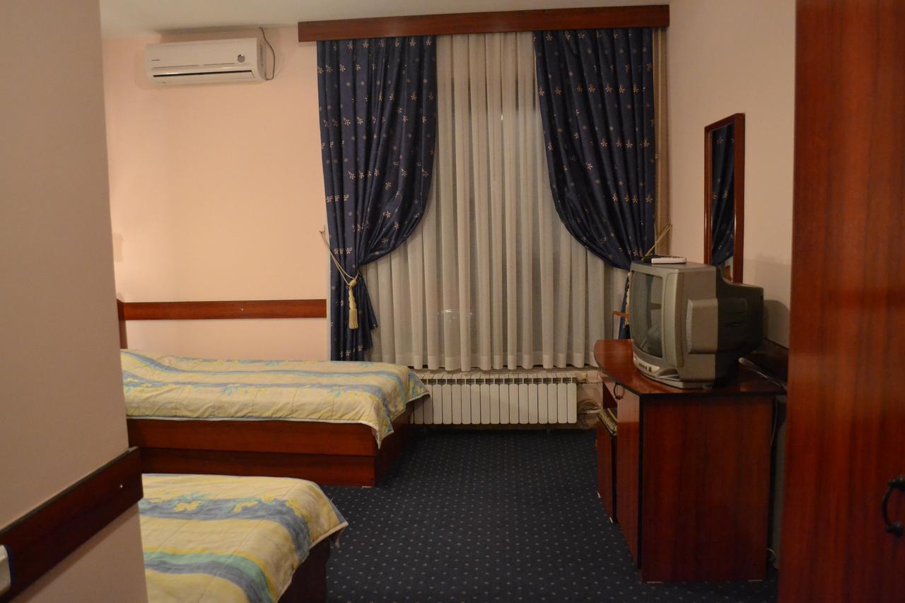 Hotel Mimoza Kumanovo Kültér fotó