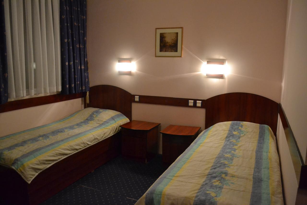 Hotel Mimoza Kumanovo Kültér fotó