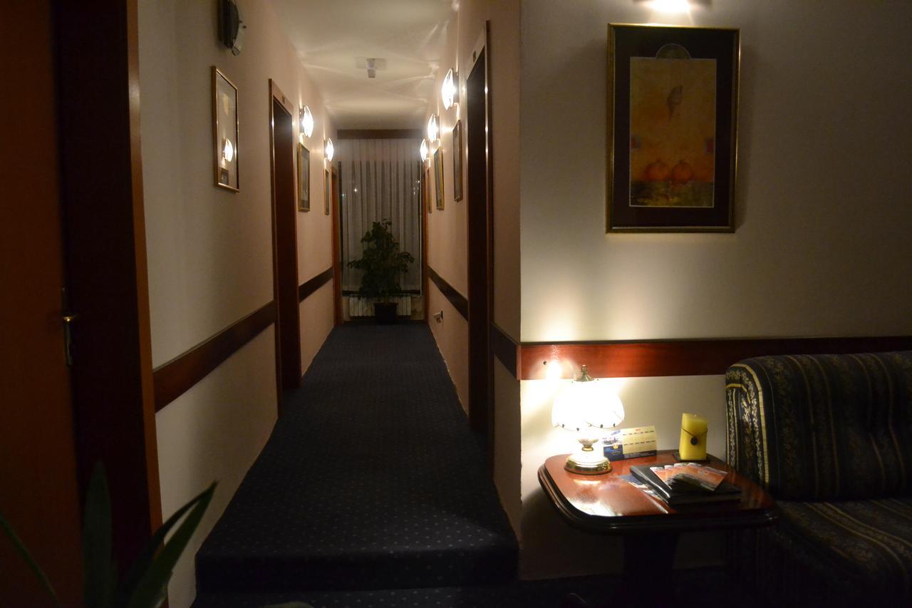 Hotel Mimoza Kumanovo Kültér fotó