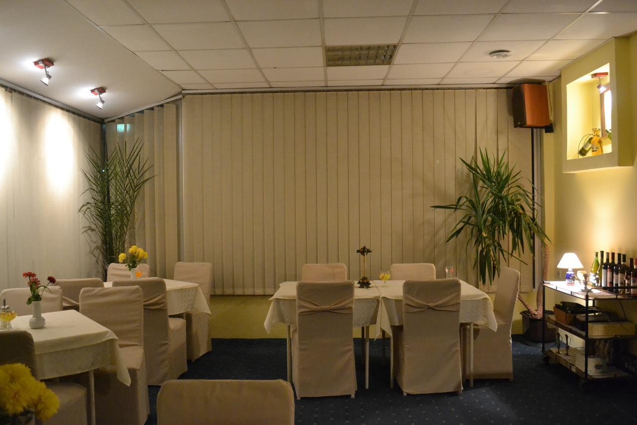 Hotel Mimoza Kumanovo Kültér fotó