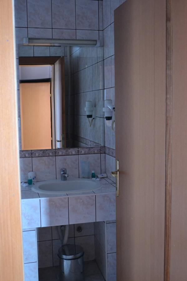 Hotel Mimoza Kumanovo Kültér fotó