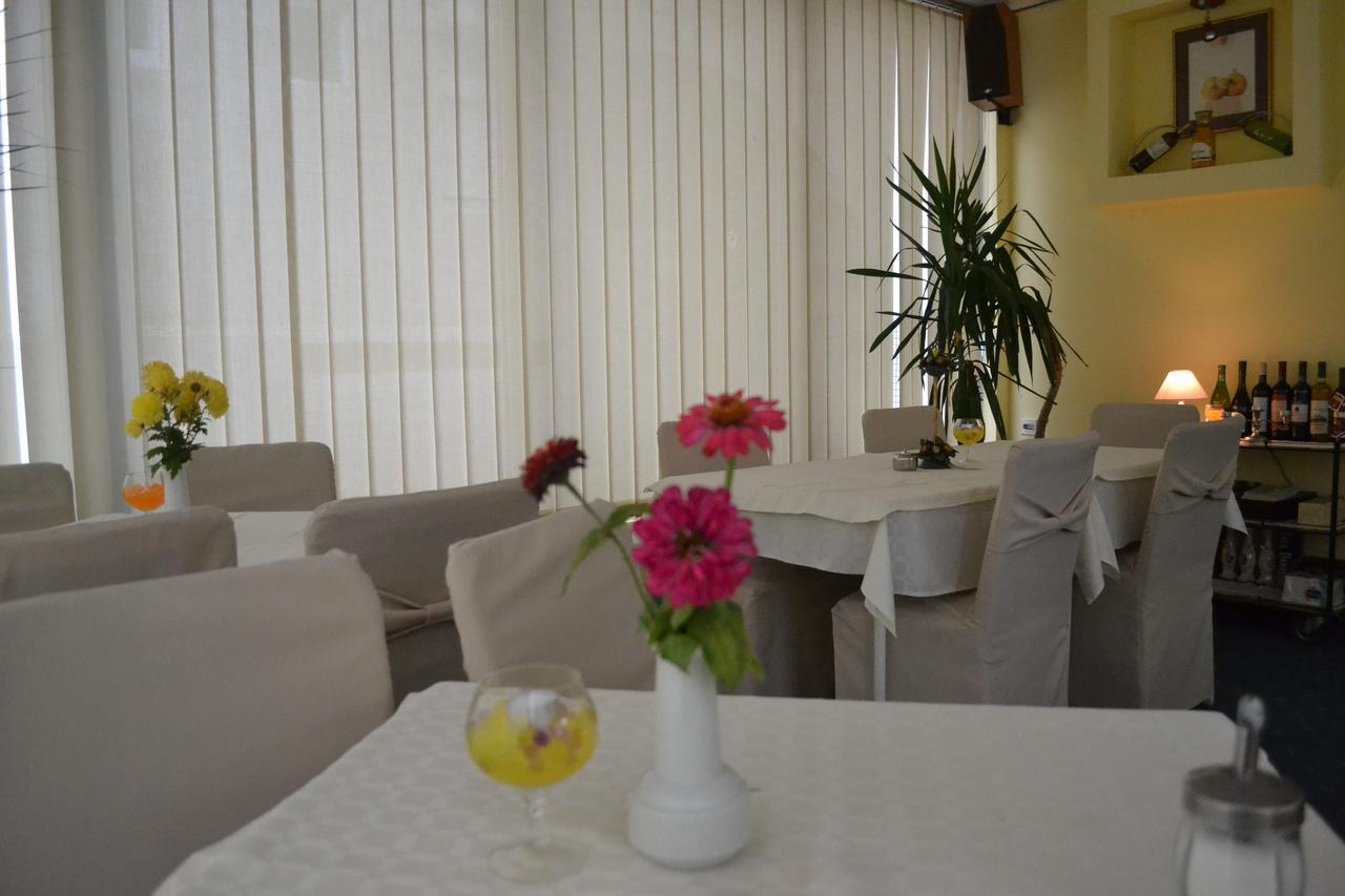 Hotel Mimoza Kumanovo Kültér fotó