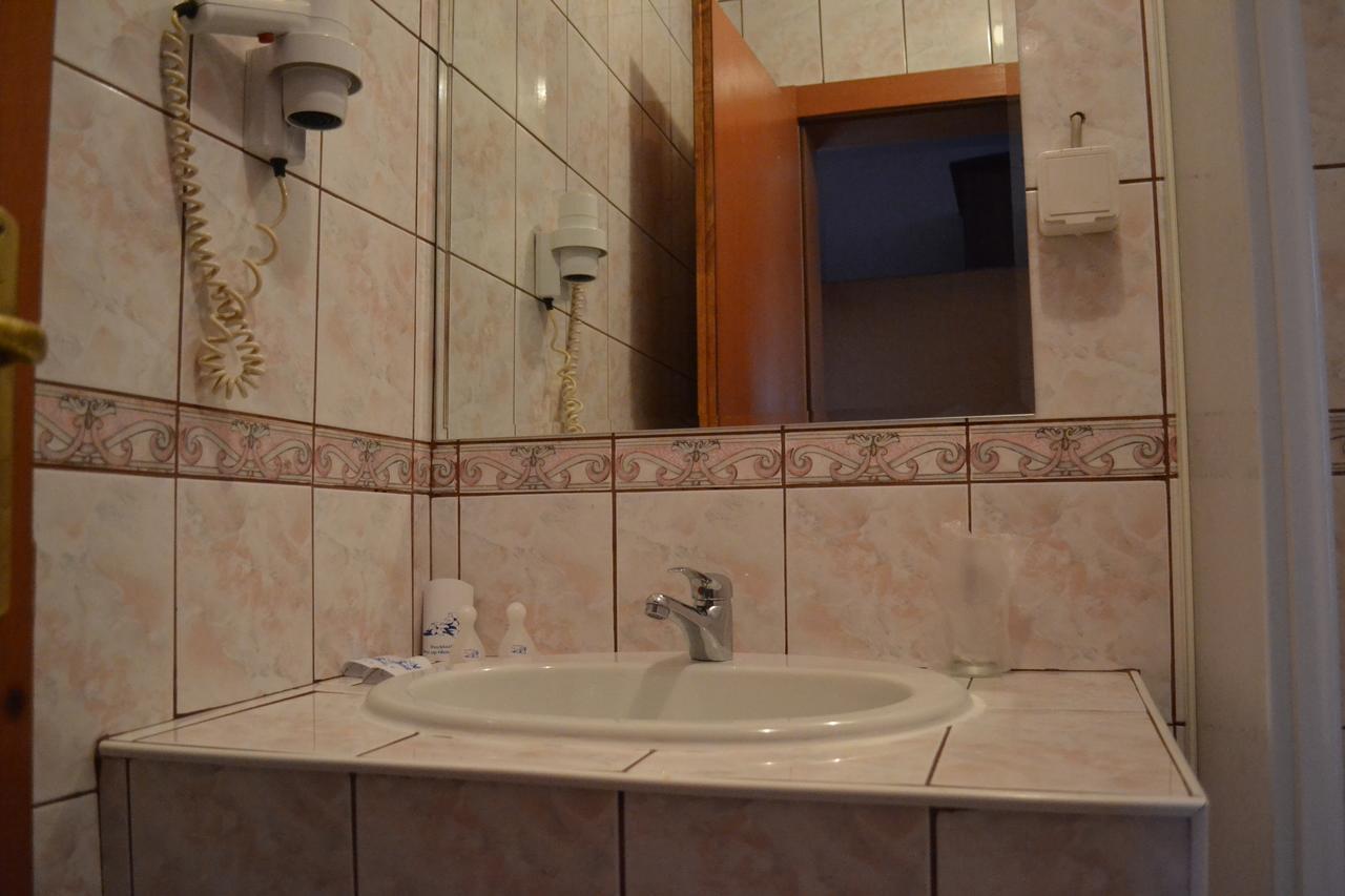 Hotel Mimoza Kumanovo Kültér fotó