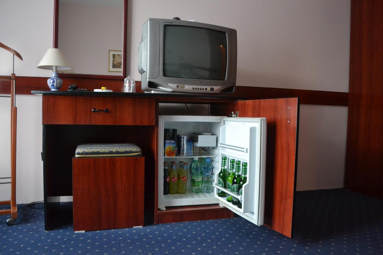 Hotel Mimoza Kumanovo Kültér fotó